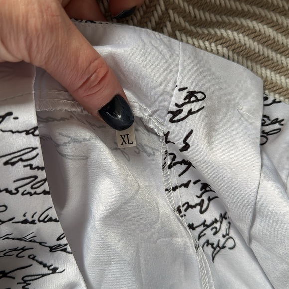 Text top with gold button up back and sleeves XL - Picture 3 of 5